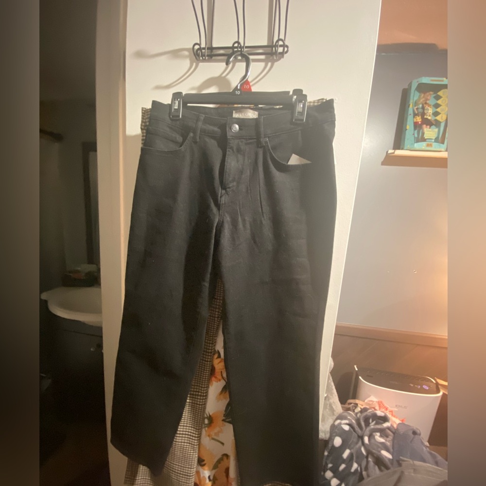 New Black crop pants, size 10